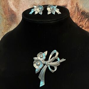 1940’s Bouquet Brooch & Screw-back Earrings Set Silver Tone Lighty